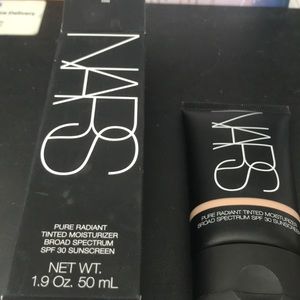 NARS pure radiant Tinted moisturizer